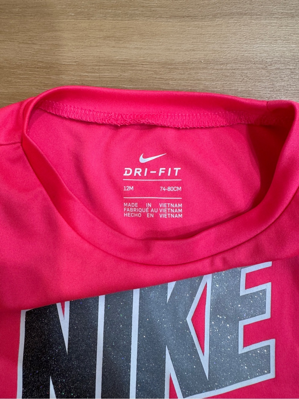 Baby Girl Nike Hot Pink Logo Tee and Gray Patterned Shorts Set - 12 Months - Picture 6 of 8